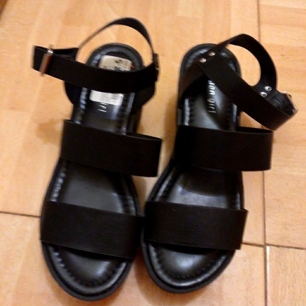 Black heeled shoes